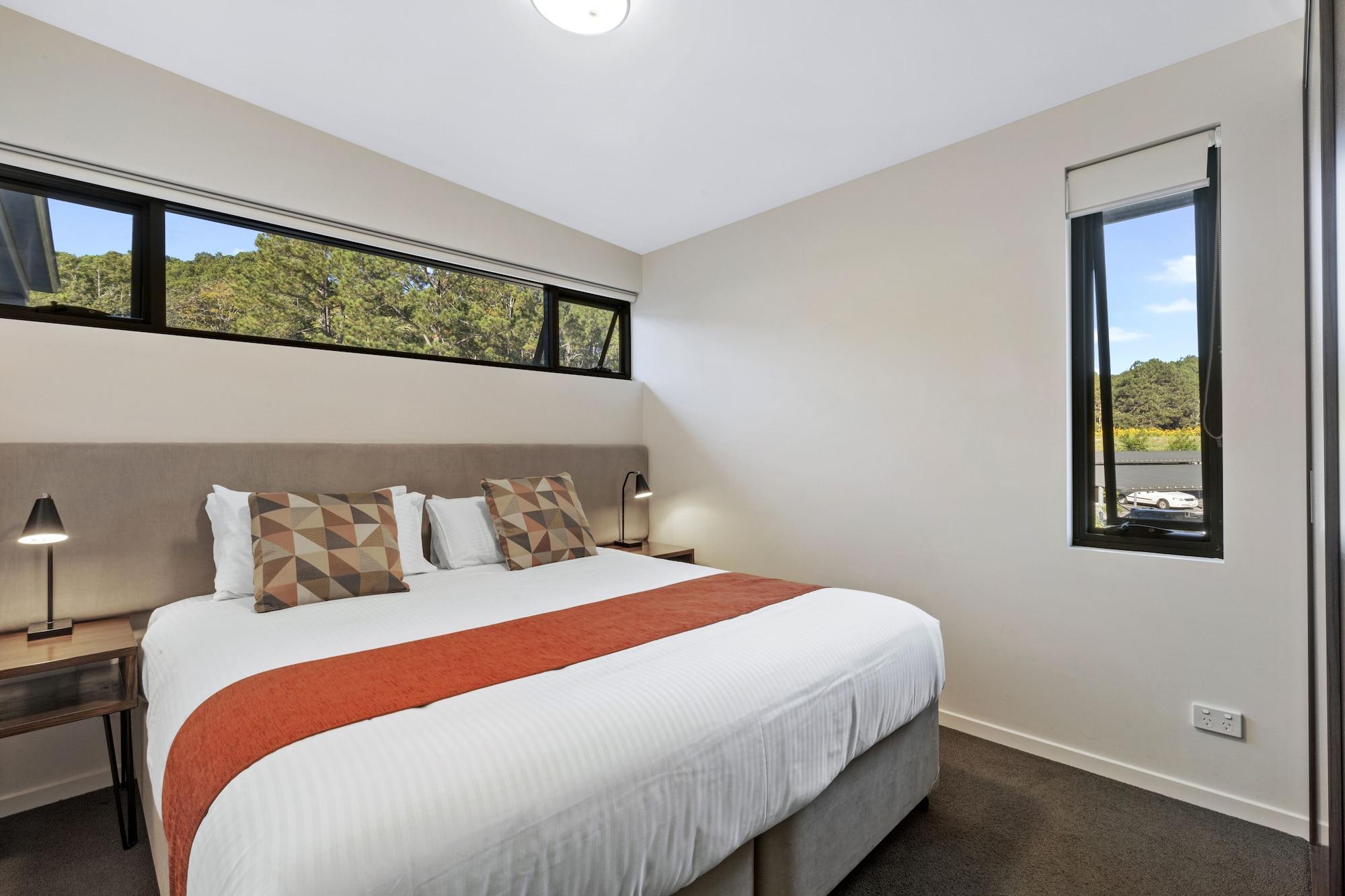 Altitude On Montville Exteriör bild A bedroom at the hotel