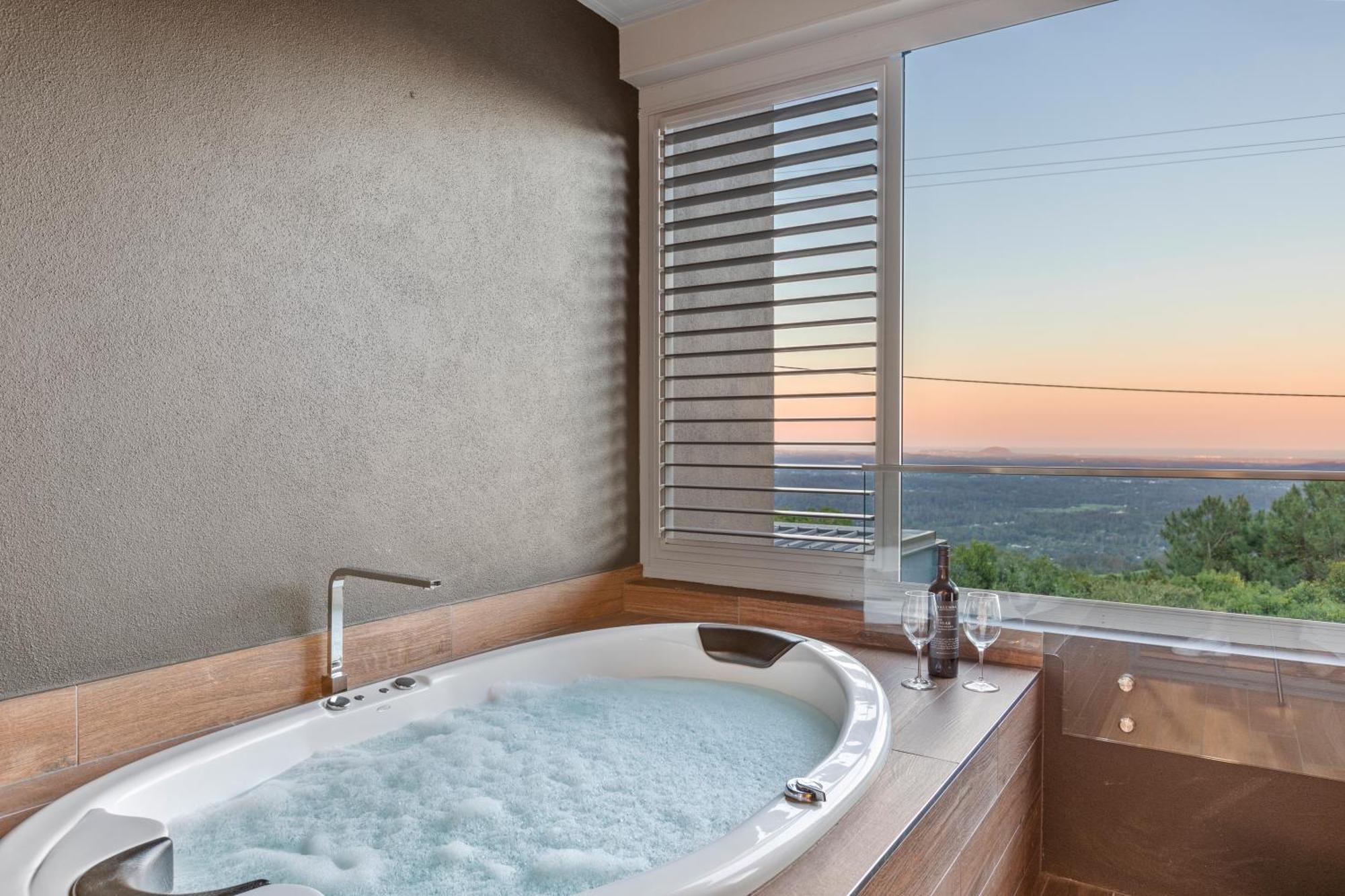 Altitude On Montville Rum bild A whirlpool bathtub