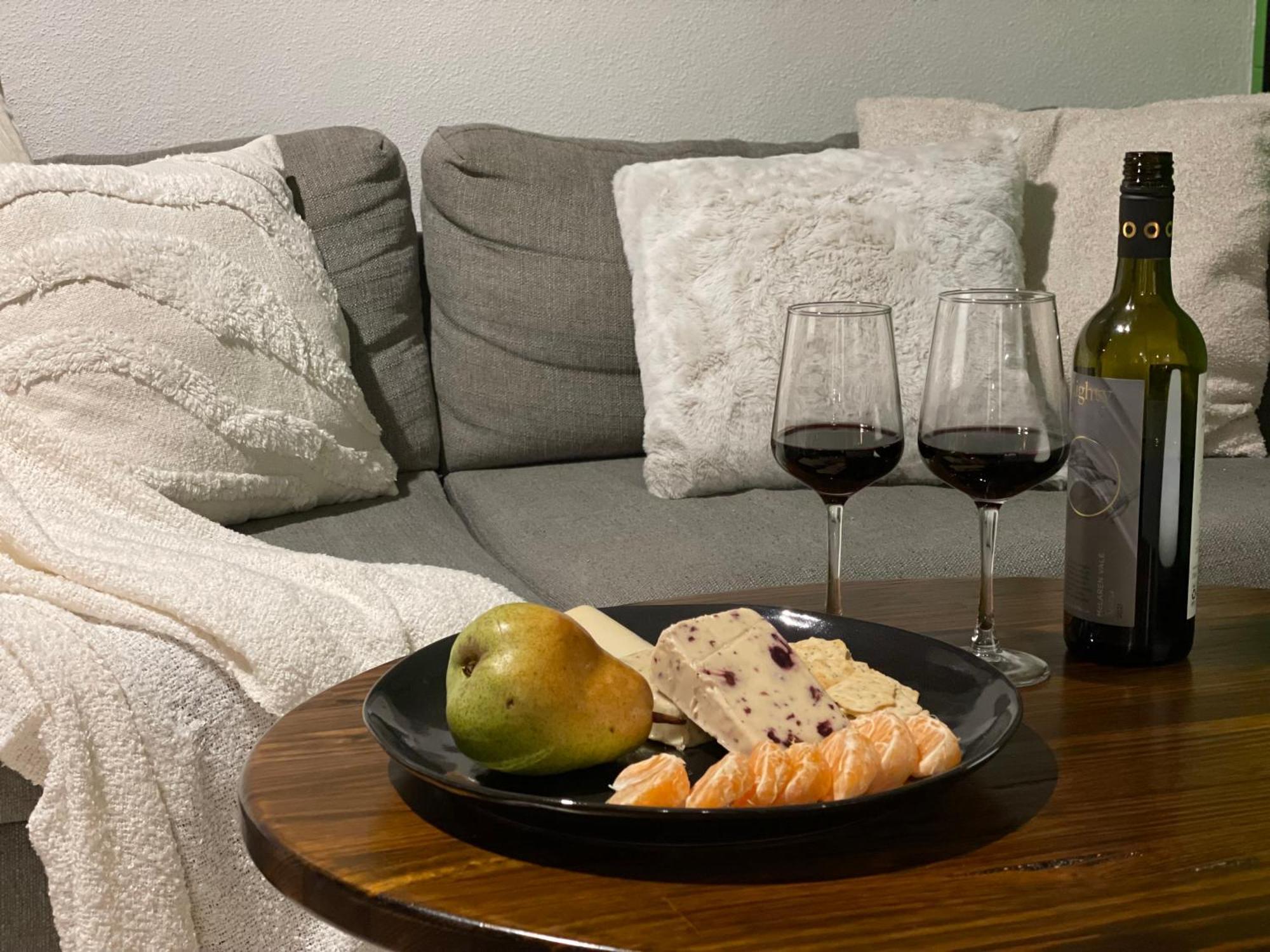 Altitude On Montville Rum bild A wine and cheese pairing
